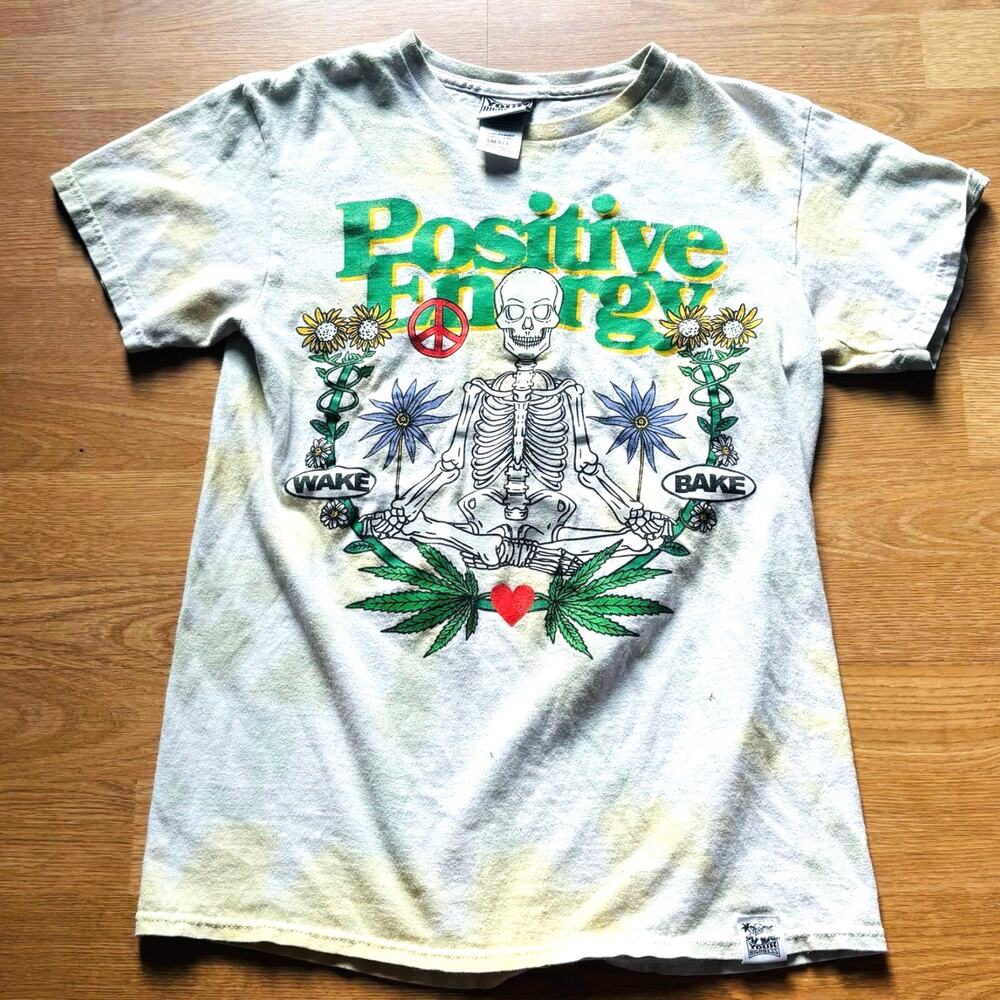 YOUNG HIGHNESS T SHIRT SMALL WAKE N BAKE WEED TRIPPY TIE DYE